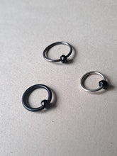 Load image into Gallery viewer, Black agat piercing ring