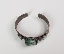 Load image into Gallery viewer, SNAKESKIN CUFF emerald and pearl