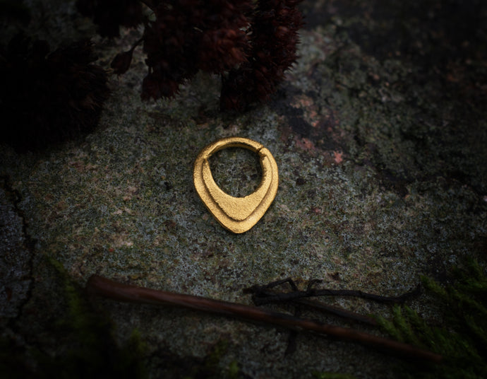 TWIST OPEN GOLD PLATED PIERCING RING