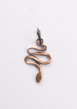 Load image into Gallery viewer, SERPENT single earring in bronze