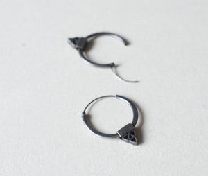 TRINUM hoop earrings in oxidized sterling silver