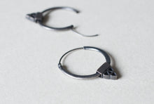 Load image into Gallery viewer, TRINUM hoop earrings in oxidized sterling silver