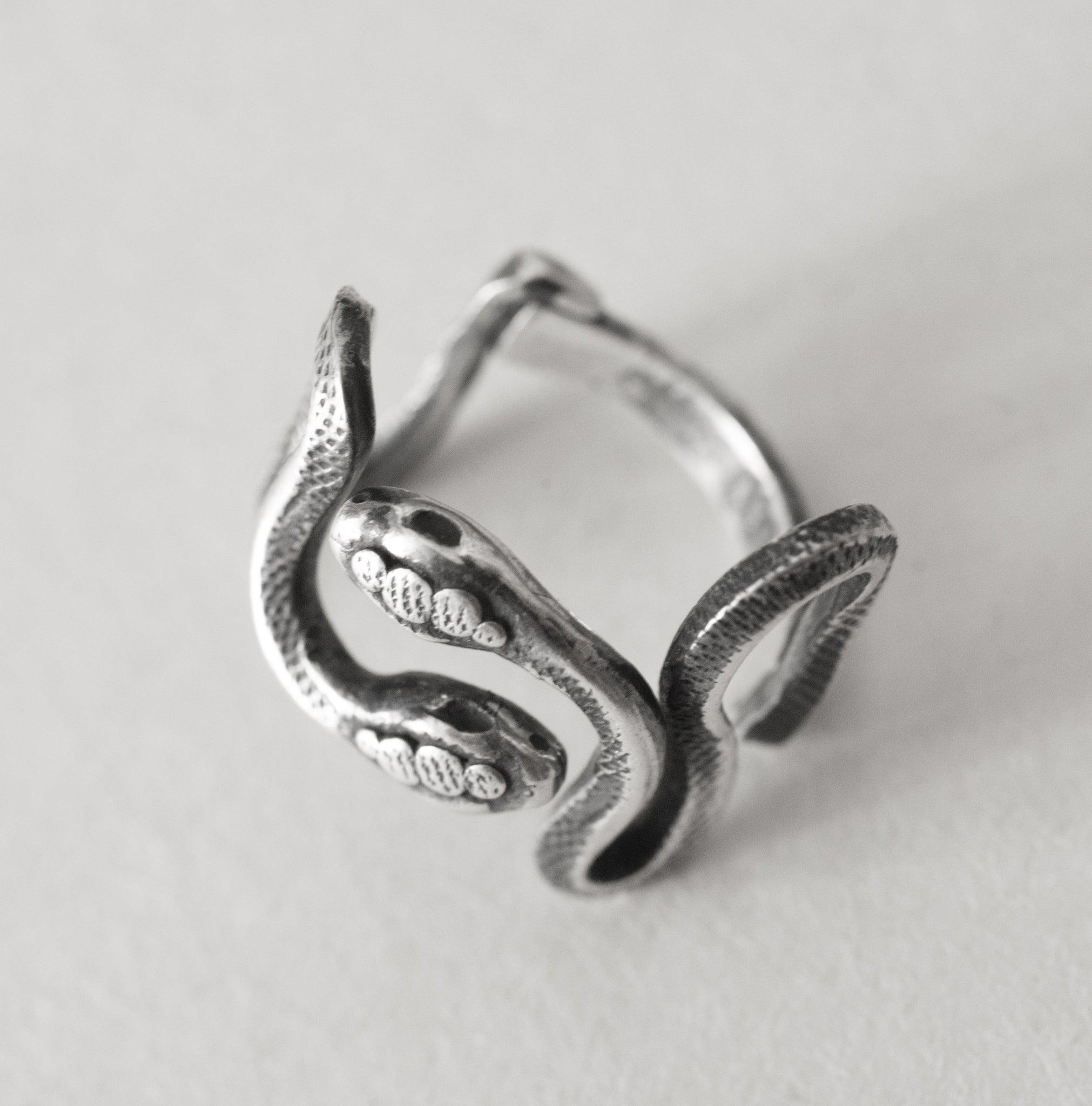 925 Sterling silver Emerald Silver SNAKE Ring. at Rs 7500/piece | 925 खरी  चांदी की अंगूठी in Jaipur | ID: 2850801574133