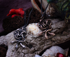 HYDRA necklace in silver or bronze with oxidized silver chain