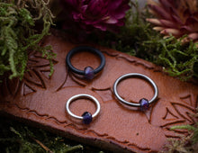 Load image into Gallery viewer, Iolite piercing ring