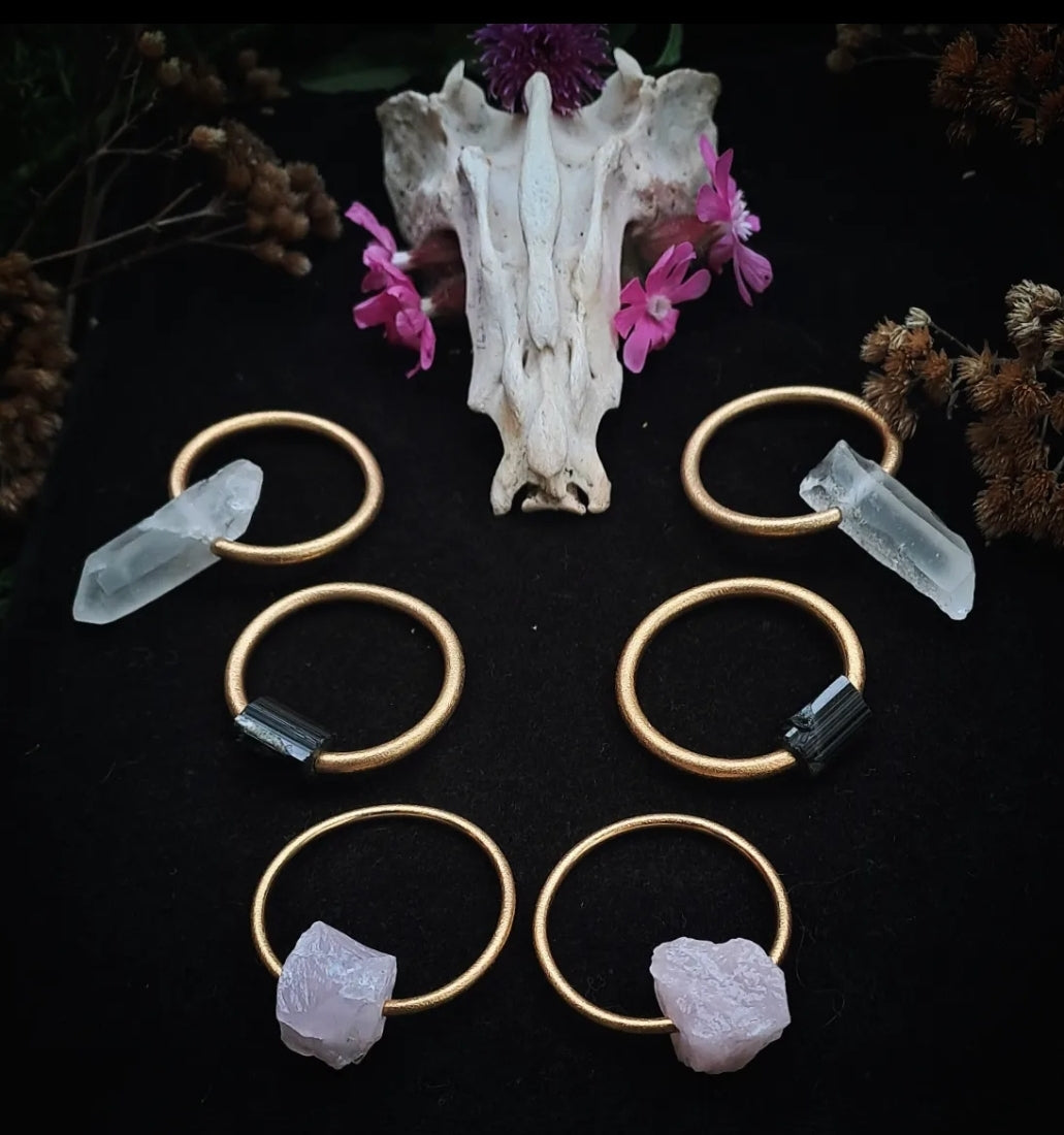 Goldplated hoops with raw stones