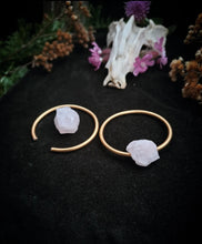 Load image into Gallery viewer, Goldplated copper hoops with chrysophrase or rosequartz