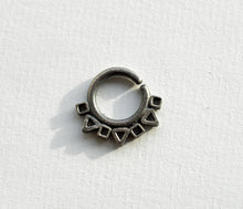 Load image into Gallery viewer, TWIST OPEN SEPTUM RING IN SILVER