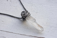Load image into Gallery viewer, ROCK CRYSTAL WIRE WRAP NECKKLACE