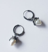 Load image into Gallery viewer, SILVER EARRINGS WITH FRESH WATER PEARLS